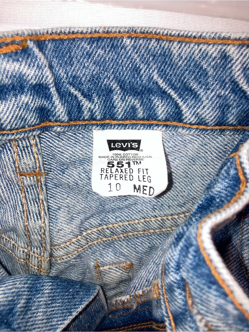 Vintage Levi's High-Rise Straight Jeans in Medium Blue - Picture 4 of 7
